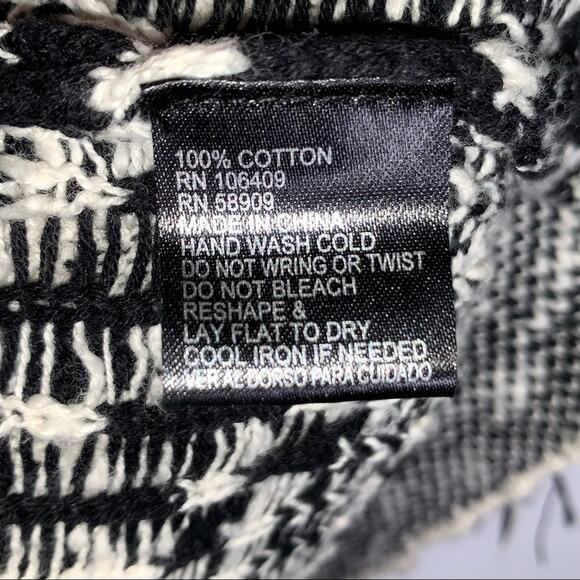 Gianni Bini Black and white poncho style sweater with fringe size medium M - Picture 4 of 5